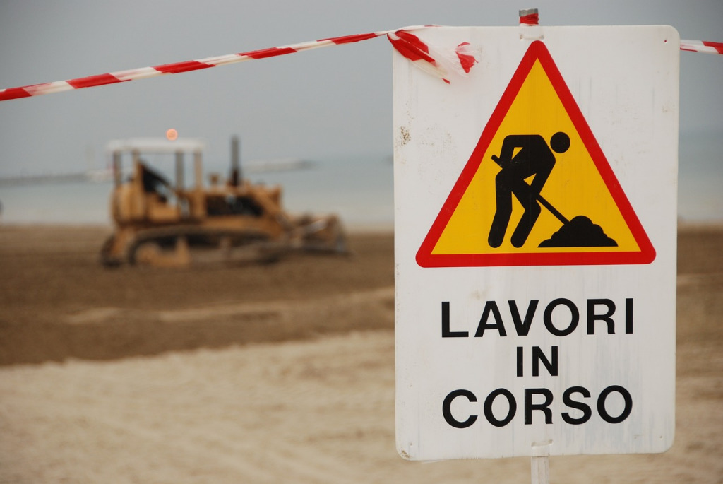 Znaczenie znaków BHP: kluczowe informacje dla bezpiecznej i zdrowej pracy