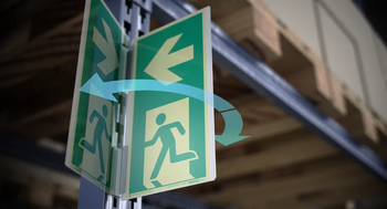 Znak Wyjście ewakuacyjne w prawo-lewo uchylne (E307)