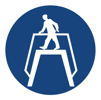 Znak przechodź pomostem na płycie PCV (432)