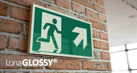 Znak Wyjście ewakuacyjne w prawo/góra (na sklejce)