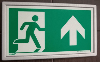 Ramka ze znakiem- Wyjście ewakuacyjne prawostronne w górę