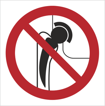 Znak Zakaz wstępu z metalowymi implantami na Folii Samoprzylepnej (625)