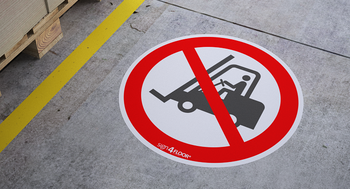 Zakaz transportu poziomego (znak podłogowy) (P006-F)