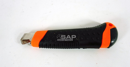 Nóż, nożyk z ostrzem łamanym 3L