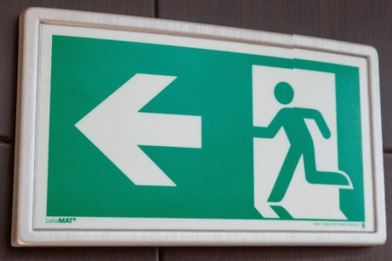 Ramka ze znakiem- Wyjście ewakuacyjne w lewo