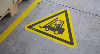 Uwaga, wózki (znak podłogowy) (W014-F)