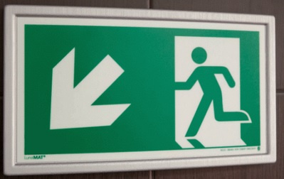 Ramka ze znakiem- Wyjście ewakuacyjne w lewo w dół