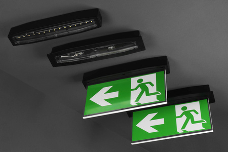 Oprawa awaryjna natynkowa SUPREMA LED SOH 250 A 3H AT IP54 NT soczewka otwarta do pomieszczeń wysokich