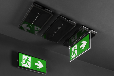 Oprawa awaryjna VELLA LED SCHA 400 SA 2H AT IP65 soczewka korytarzowa do pomieszczeń wysokich asymetryczna