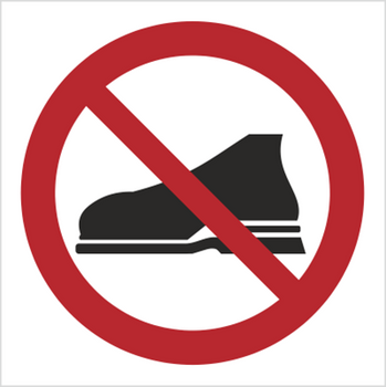 Znak Zakaz wchodzenia w obuwiu zewnętrznym na Folii Samoprzylepnej (634)