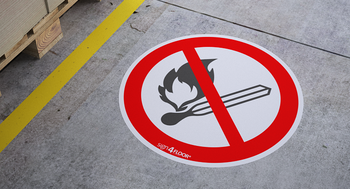 Zakaz używania otwartego (znak podłogowy) (P003-F)