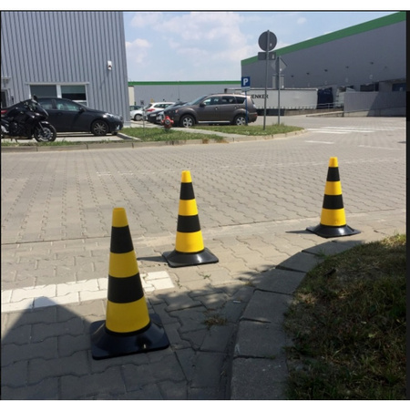 Pachołek drogowy żółto czarny z polietylenu PE 50 cm