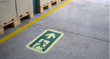 Wyjście ewakuacyjne na wprost (znak podłogowy) (E304-F)