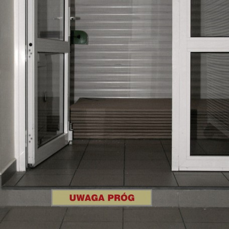 Znak ewakuacyjny - Uwaga próg (AC207)