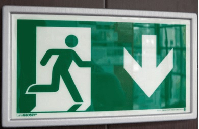Ramka ze znakiem- Wyjście ewakuacyjne lewostronne w dół