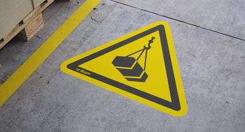 Uwaga, Wiszące ładunki (znak podłogowy) (W015-F)