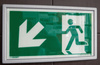 Ramka ze znakiem- Wyjście ewakuacyjne w lewo w dół