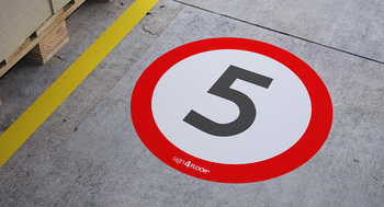 Ograniczenie prędkości do 5km/h (znak podłogowy) (B33-5-F)