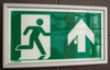 Ramka ze znakiem- Wyjście ewakuacyjne prawostronne w górę