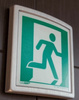 Ramka ze znakiem- Wyjście ewakuacyjne w prawo