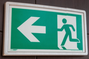 Ramka ze znakiem- Wyjście ewakuacyjne w lewo