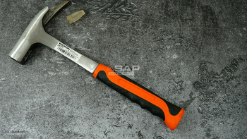 Młotek dekarski monolityczny