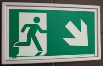 Ramka ze znakiem- Wyjście ewakuacyjne w dół w prawo
