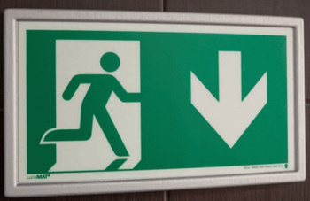 Ramka ze znakiem- Wyjście ewakuacyjne lewostronne w dół